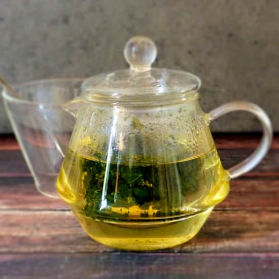 Tea from freshley picked nettles - Recipe photo by Out mijn Keuken