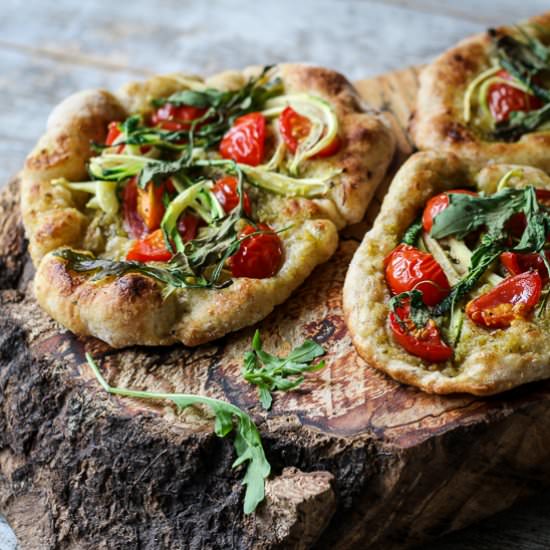 Garlic Pesto Tomato Pizzettes - Recipe photo by Thespoonandwhisk