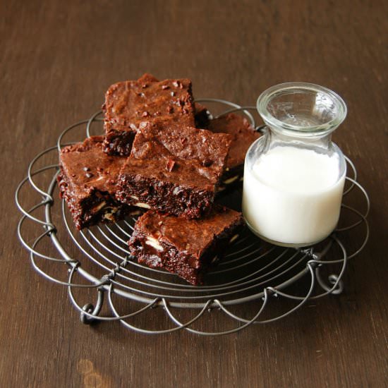 Brownies with White Chocolate Chips - Recipe photo by Technicolor Kitchen
