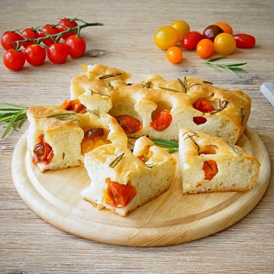Cherry Tomato and Rosemary Focaccia - Recipe photo by lacuisinedesimona