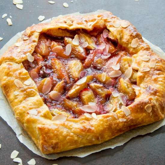 Easy Rustic Plum Pie - Recipe photo by ItalianRecipeBook