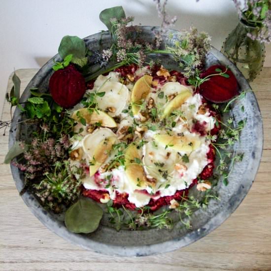 Beet root pizza with goat cheese - Recipe photo by Caroline_Vass