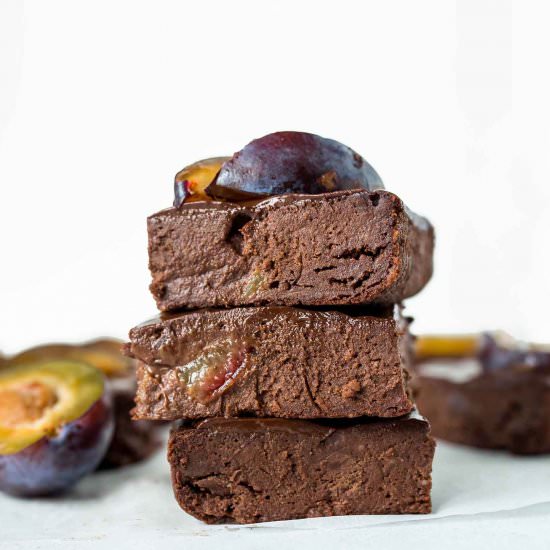 GLUTEN-FREE VEGAN PLUM BROWNIES - Recipe photo by Vanillacrunnch