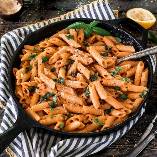 Creamy Roasted Red Pepper Pasta - Recipe photo by Vegan Huggs