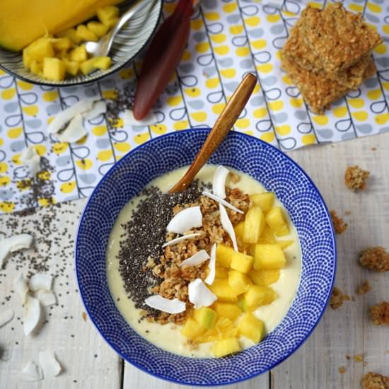 Mango-banana smoothie bowl - Recipe photo by Chataigne