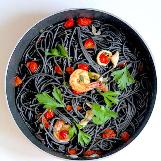 Squid Ink Spaghetti with Seafood - Recipe photo by Ale Gambini