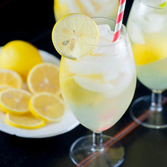 SPIKED LEMON SHAKE-UP COCKTAIL - Recipe photo by MamaGourmand