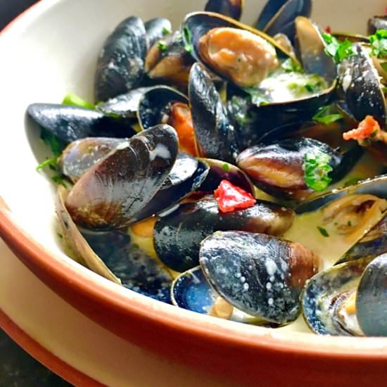How to Clean & Prepare Mussels - Recipe photo by Justina Elumeze