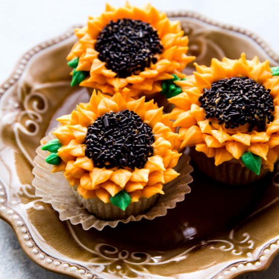 Sunflower Cupcakes - Recipe photo by sallysbakingaddiction