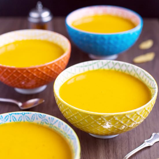 Soup with curry and coconut milk - Recipe photo by electricbluefood