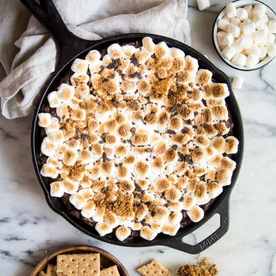 S'mores Skillet Brownies - Recipe photo by larkandlinen