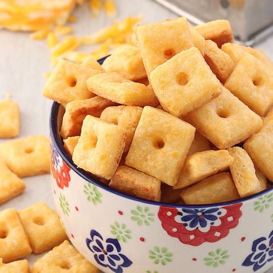 Homemade Cheese Crackers - Recipe photo by cookingcarnival