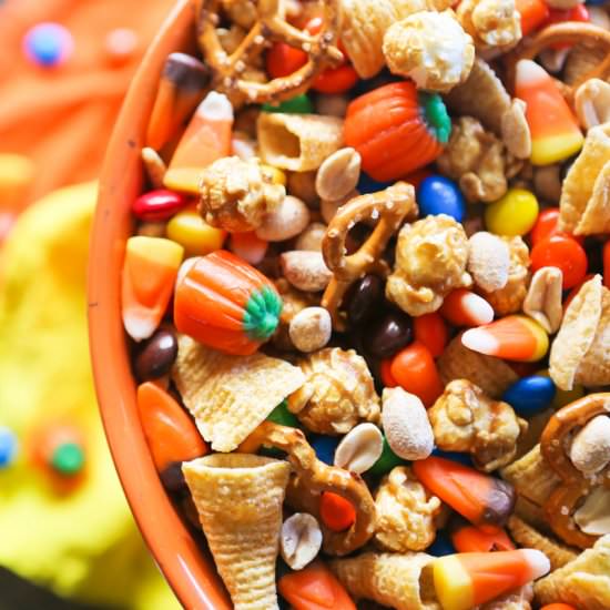 Halloween Snack Mix - Recipe photo by pipandebby