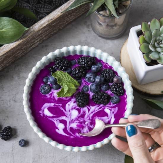Dragon Fruit Smoothie Bowl - Recipe photo by Simple Green Smoothies