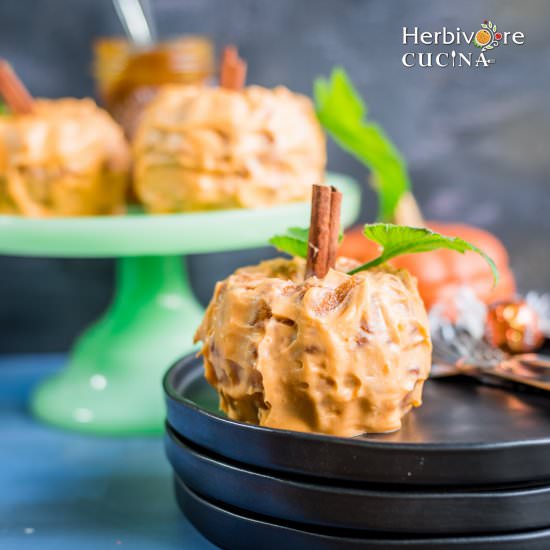 Eggless Mini Bundt Cake Pumpkins - Recipe photo by Herbivore Cucina