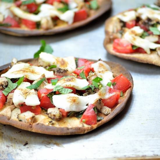 Za'atar Chicken Flatbread - Recipe photo by IAteTheWholeThing