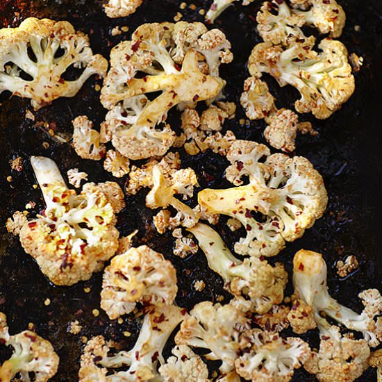 Spicy and sweet roasted cauliflower - Recipe photo by Photoappetite