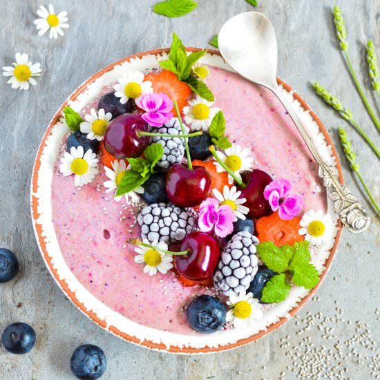 Raspberry overnight oats smoothie - Recipe photo by RainbowInMyKitchen