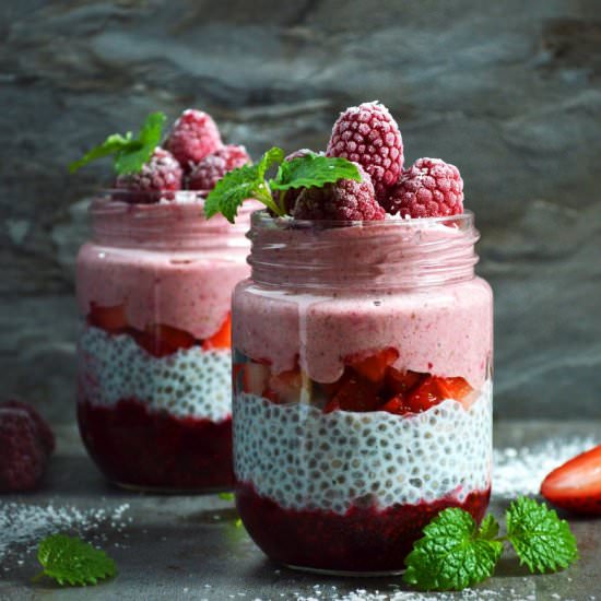 Raspberry layered breakfast jar - Recipe photo by RainbowInMyKitchen