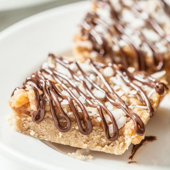 samoas cookie bars recipe - Recipe photo by chewoutloud