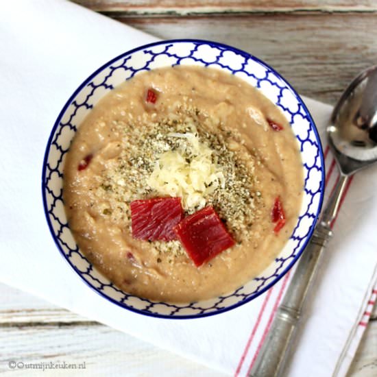 Cauliflower and garlic soup - Recipe photo by Out mijn Keuken