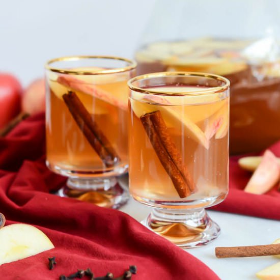 Slow Cooker Spiced Apple Cider - Recipe photo by robinterry1