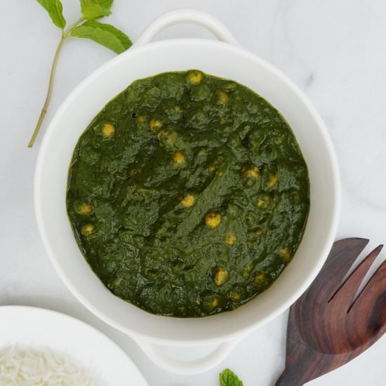 Spinach and Chickpea Curry - Recipe photo by teaforturmeric