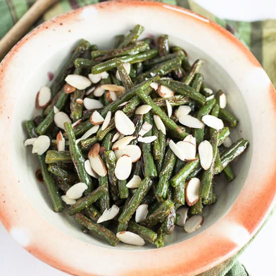 Simple Garlicky Roasted Green Beans - Recipe photo by therusticfoodie