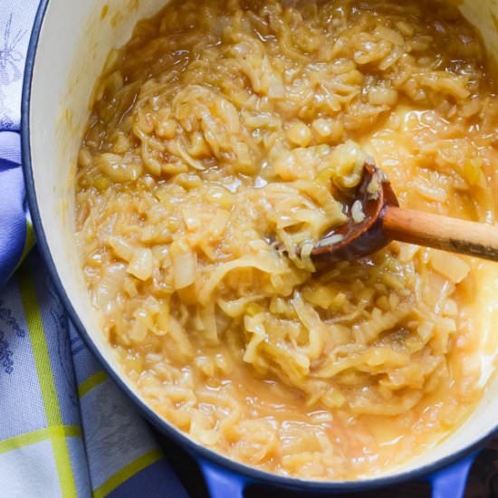How To Caramelize Onions - Recipe photo by garlic and zest
