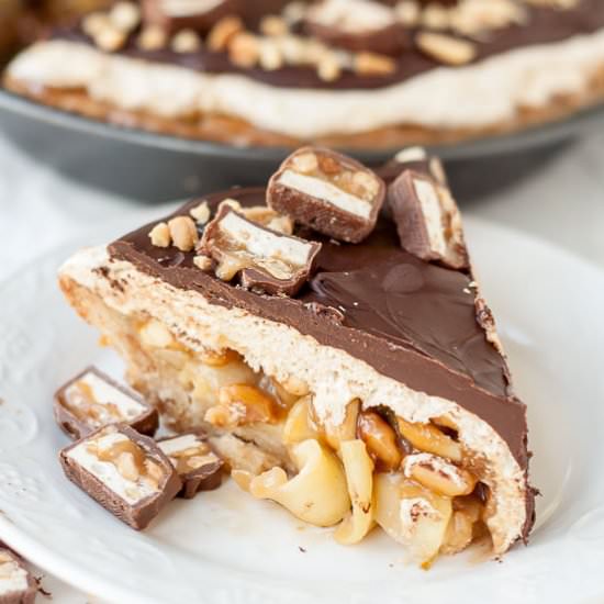 SNICKERS SALTED CARAMEL APPLE PIE - Recipe photo by MamaGourmand