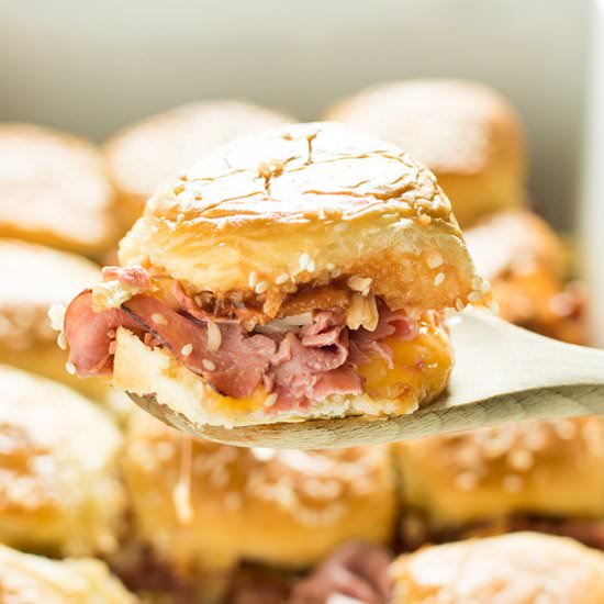 Cheesy Bacon Beef Sliders - Recipe photo by TheSaltyMarshmallow
