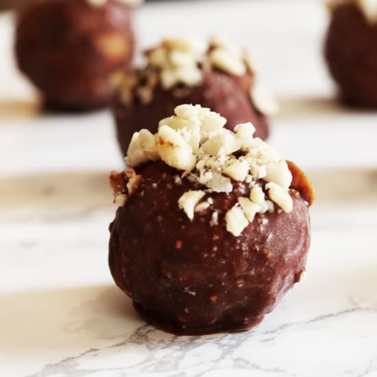 Vegan Chocolate Peanut Butter Balls - Recipe photo by Plentyfullvegan
