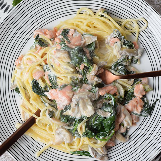 Pasta with Salmon and Cream Cheese - Recipe photo by karlijn2