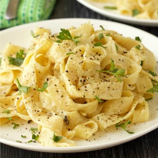 Cheesy Garlic Vegan Alfredo - Recipe photo by lovingitvegan