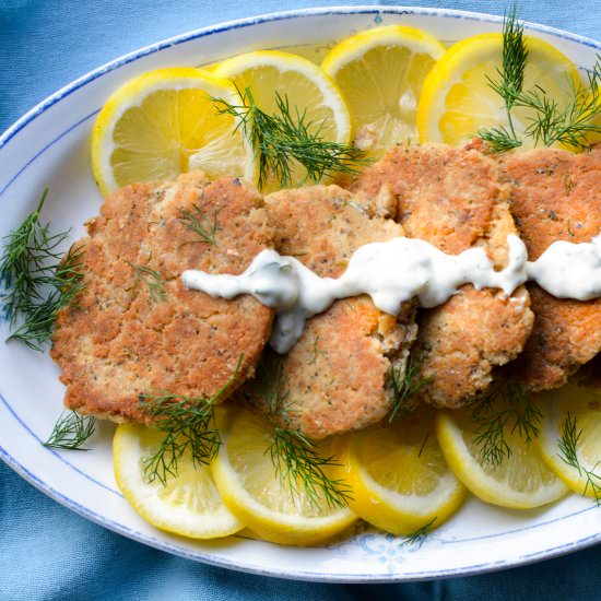salmon cakes with lemon dill sauce - Recipe photo by calm eats