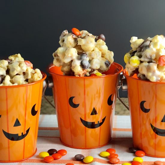Gourmet Caramel Corn Popcorn Balls - Recipe photo by kitchengonerogue