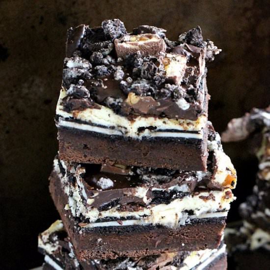 Slutty Cheesecake Brownie Bars - Recipe photo by peasandpeonies