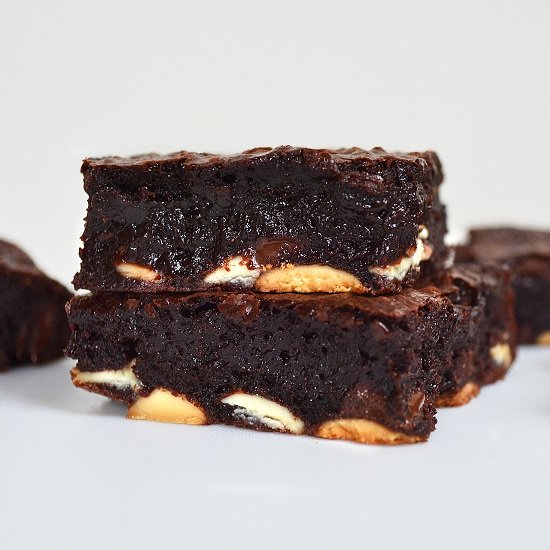 Bare Bottomed Flourless Brownies - Recipe photo by lightscamerabake