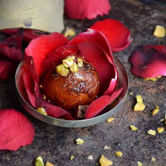 Gulab Jamun - Recipe photo by PeckishMe