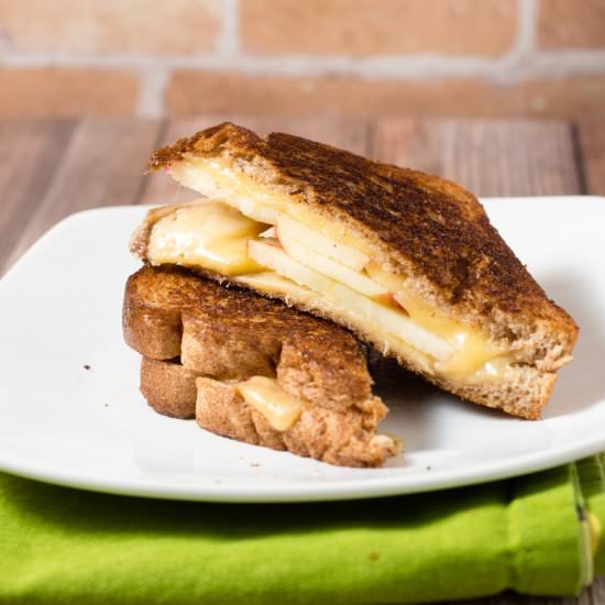Honeycrisp & Gouda Grilled Cheese - Recipe photo by TheRedheadBaker