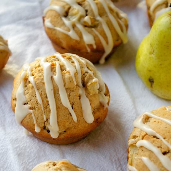 Vanilla Chai Pear Muffins - Recipe photo by Eva Minette