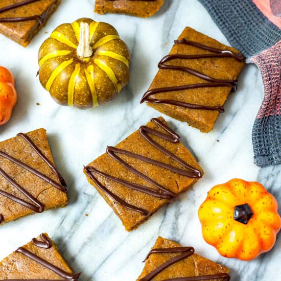Pumpkin Spice Latte Protein Bars - Recipe photo by thegirlonbloor