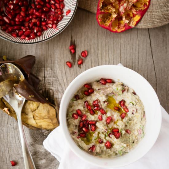Eggplants, tahini and pomegranate - Recipe photo by Chataigne