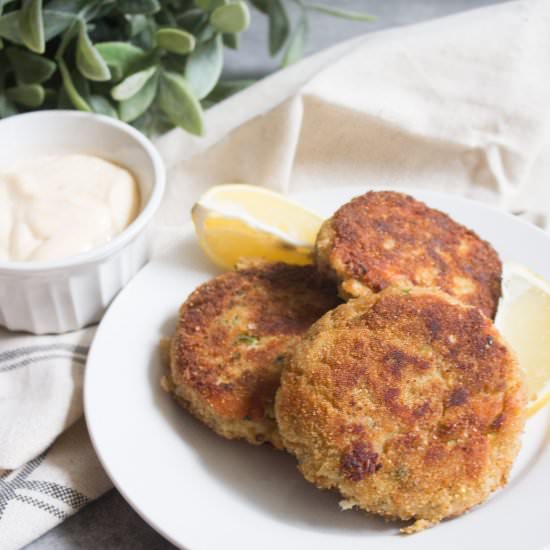 Tuna Cakes with Lemon Garlic Aioli - Recipe photo by Coco and Ash