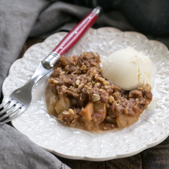 Easy Slow Cooker Apple Crisp - Recipe photo by thatskinnychickcanbake