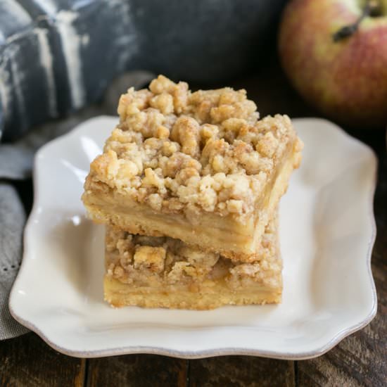 Caramel Apple Pie Toffee Bars - Recipe photo by thatskinnychickcanbake