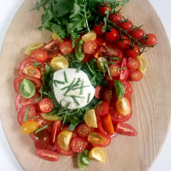 Burrata Caprese Salad - Recipe photo by emmaeatsandexplores