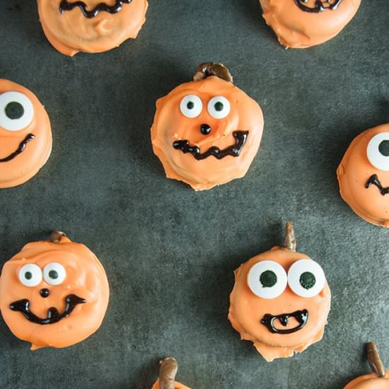 Easy Pumpkin Oreos - Recipe photo by SeasonedSprinkles