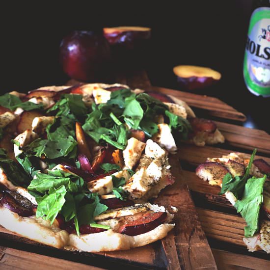 Healthy Plum and White Cheese Pizza - Recipe photo by Nutrizonia