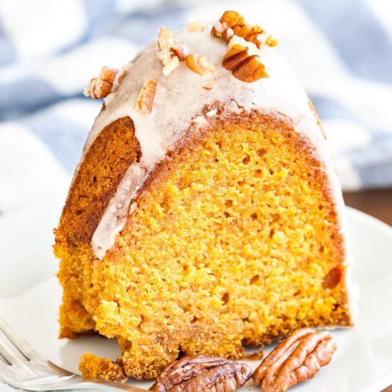 Easy Pumpkin Bundt Cake - Recipe photo by platedcravings